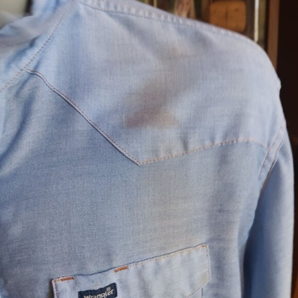 XL Wrangler Cowboy Distressed Western Shirt Wrangler Chambray Trashed 1990's - Picture 6 of 11